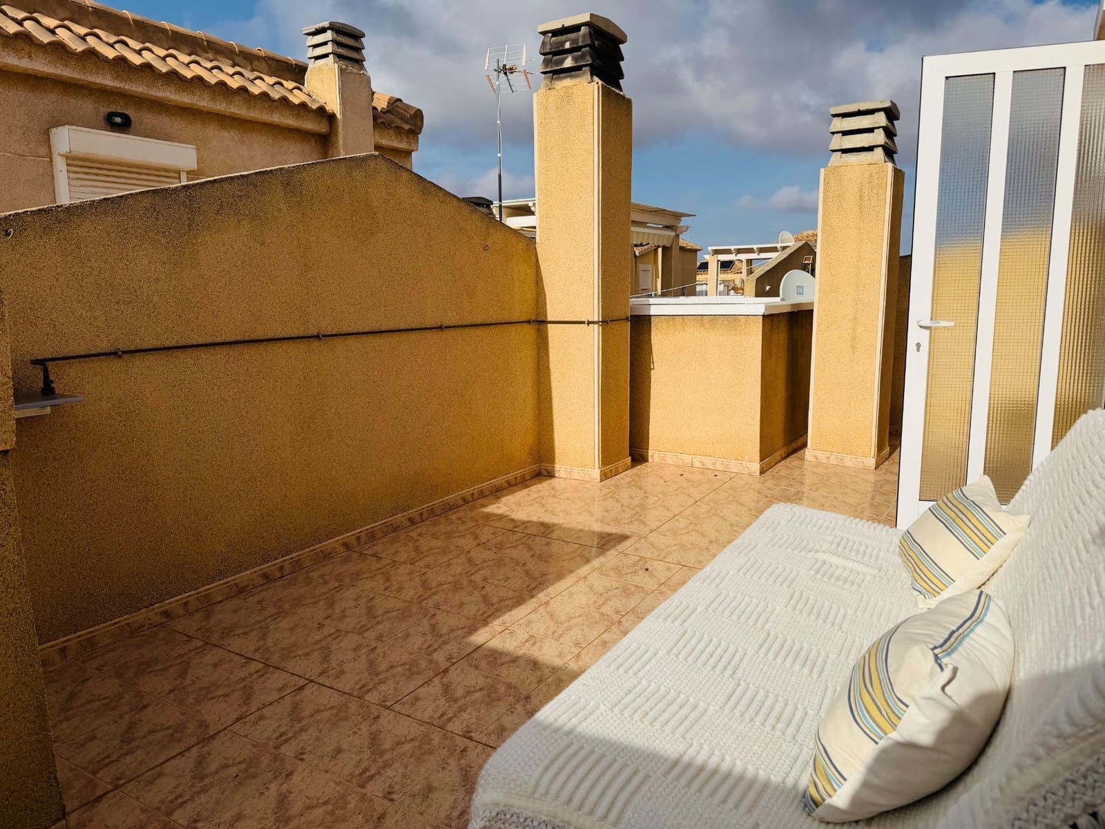 3 camera da letto Appartamento da affittare in Torrevieja con piscina - 1.100 € (Rif: 9390990)