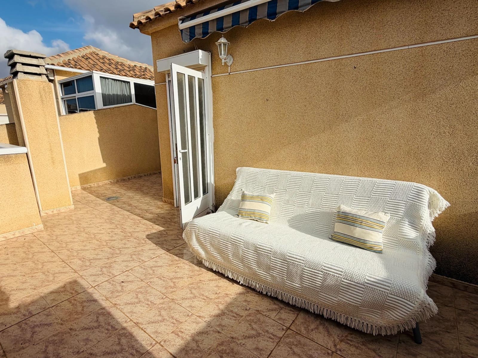 3 camera da letto Appartamento da affittare in Torrevieja con piscina - 1.100 € (Rif: 9390990)