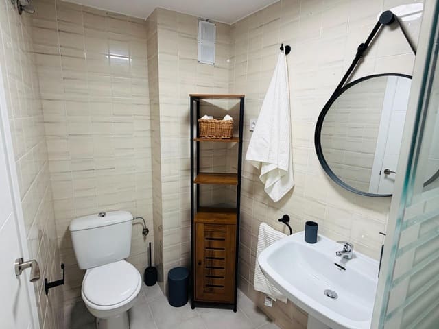   2 soveværelse   ferieLejlighed i Centro, Torrevieja   - € 1.600 (Ref: 9431142)