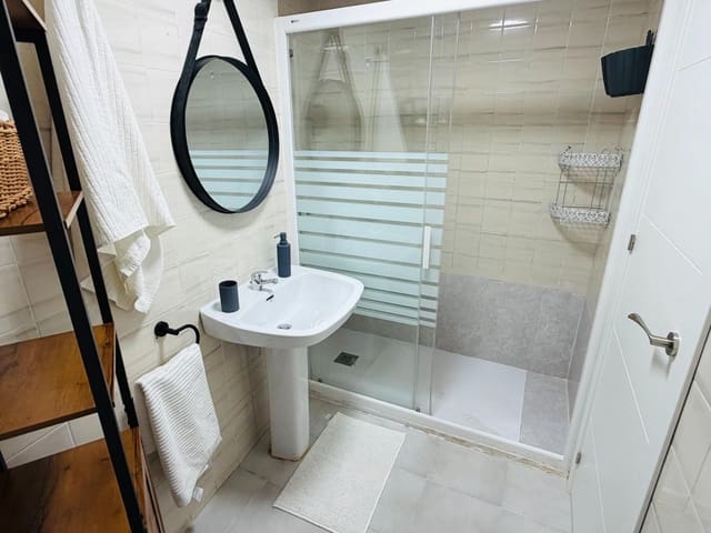   2 soveværelse   ferieLejlighed i Centro, Torrevieja   - € 1.600 (Ref: 9431142)