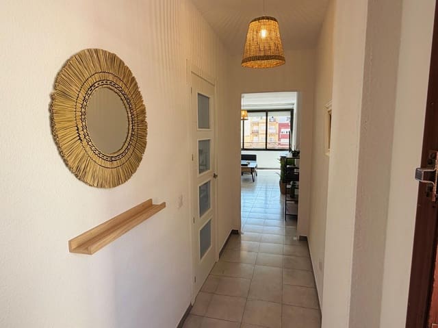   2 soveværelse   ferieLejlighed i Centro, Torrevieja   - € 1.600 (Ref: 9431142)