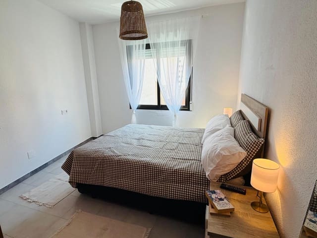   2 soveværelse   ferieLejlighed i Centro, Torrevieja   - € 1.600 (Ref: 9431142)