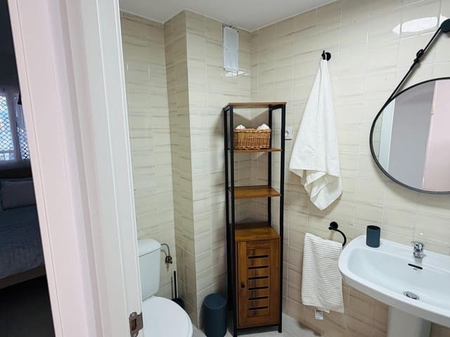   2 soveværelse   ferieLejlighed i Centro, Torrevieja   - € 1.600 (Ref: 9431142)
