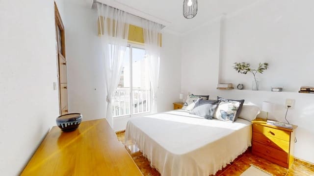 Piso de 2 habitaciones en Playa del Acequión, Torrevieja en venta con garaje - 135.000 € (Ref: 9470494)