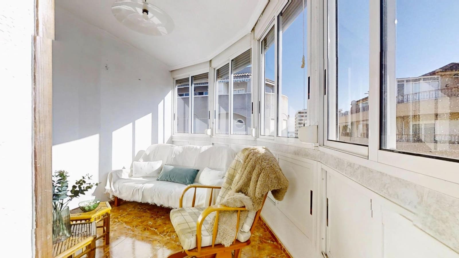 2 soverom Leilighet til salgs i Torrevieja med garasje - € 135 000 (Ref: 9470494)