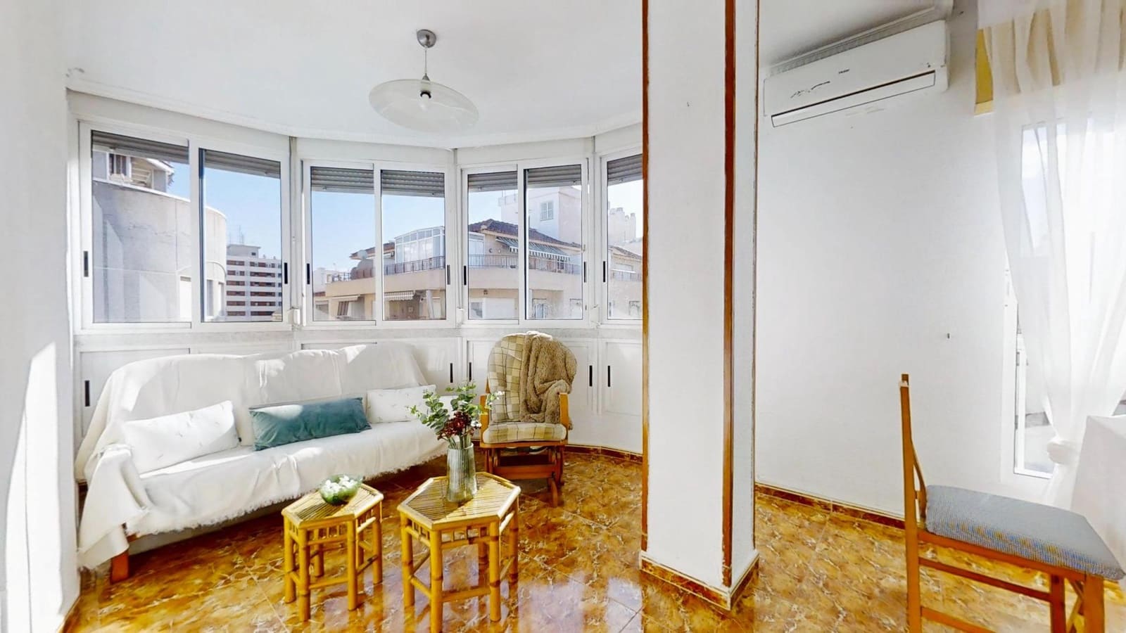 2 soverom Leilighet til salgs i Torrevieja med garasje - € 135 000 (Ref: 9470494)