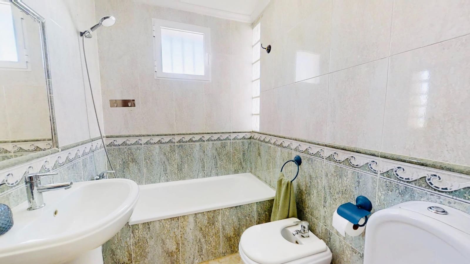 3 sypialnia Willa na sprzedaż w Playa Flamenca z basenem garażem - 190 000 € (Ref: 9712071)