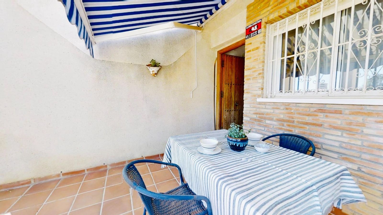 3 bedroom Villa for sale in Playa Flamenca with pool garage - € 190,000 (Ref: 9712071)