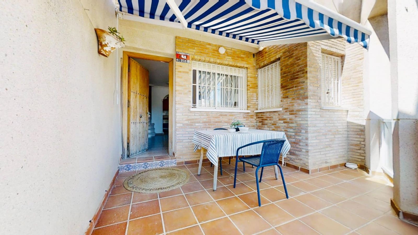 3 bedroom Villa for sale in Playa Flamenca with pool garage - € 190,000 (Ref: 9712071)