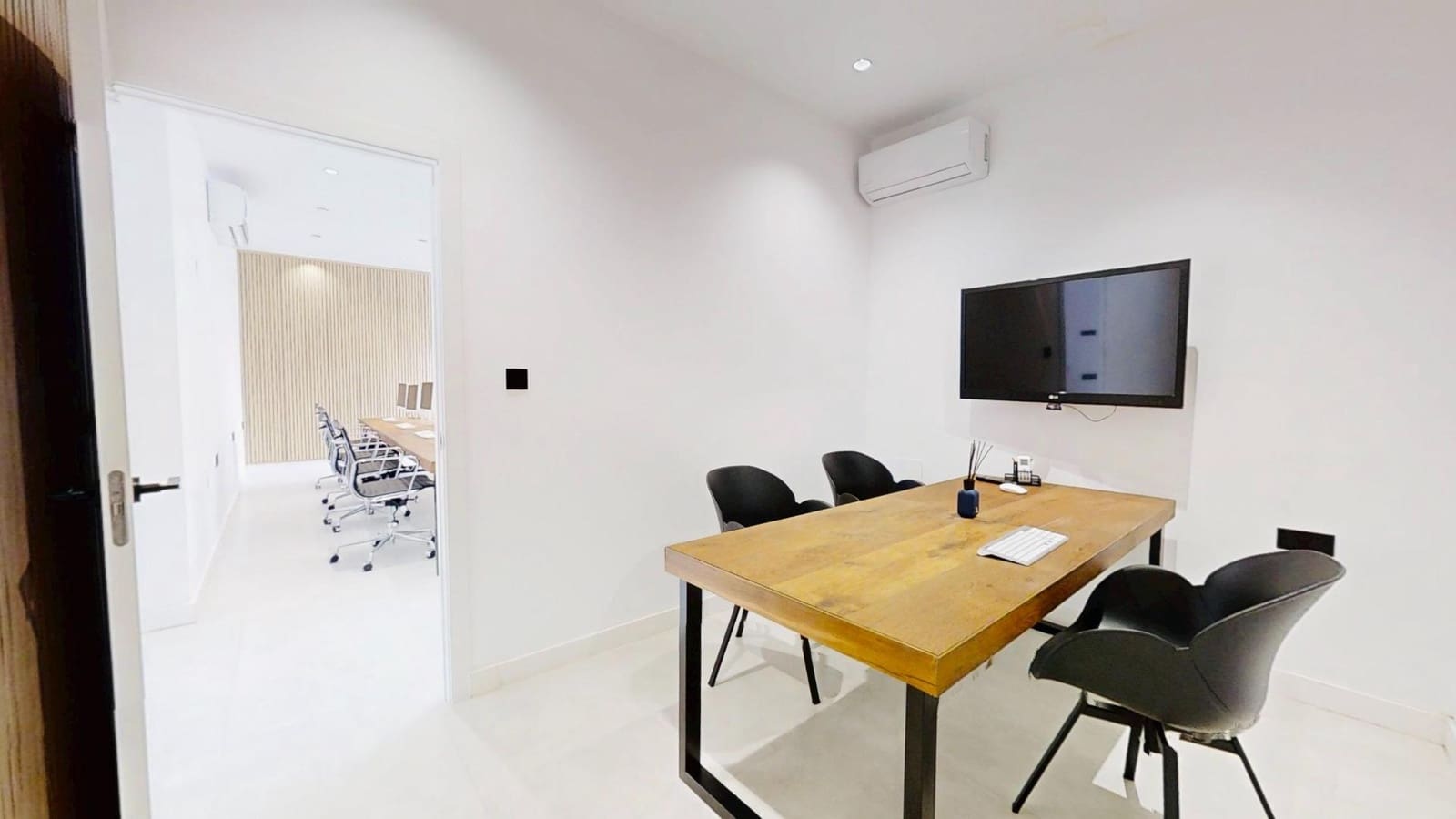 Comercial para venda em Torrevieja - 290 000 € (Ref: 9721794)