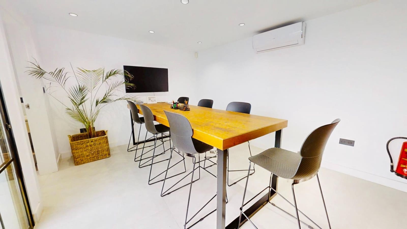 Comercial para venda em Torrevieja - 290 000 € (Ref: 9721794)