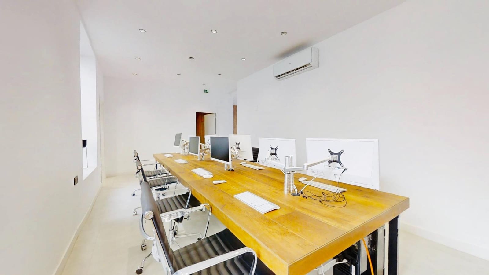 Comercial para venda em Torrevieja - 290 000 € (Ref: 9721794)