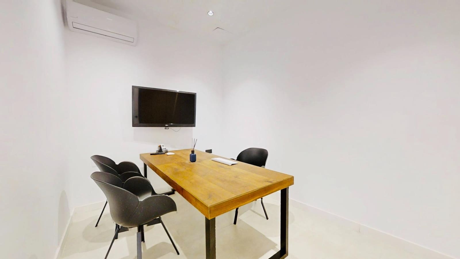 Comercial para venda em Torrevieja - 290 000 € (Ref: 9721794)