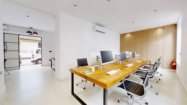 Gewerbe zu verkaufen in Puerto Deportivo, Torrevieja - 290.000 € (Ref: 9721794)