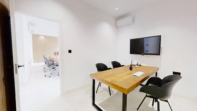 Gewerbe zu verkaufen in Puerto Deportivo, Torrevieja - 290.000 € (Ref: 9721794)