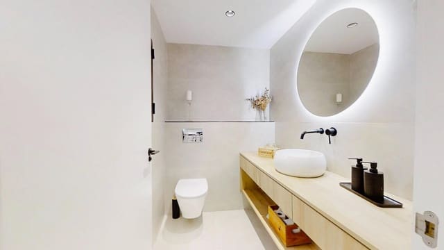 Gewerbe zu verkaufen in Puerto Deportivo, Torrevieja - 290.000 € (Ref: 9721794)