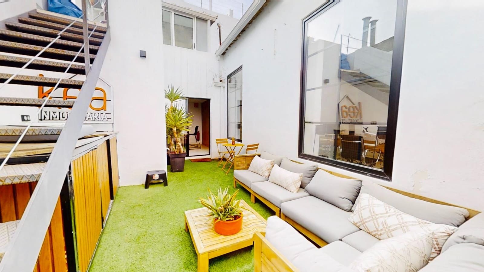 Comercial para venda em Torrevieja - 290 000 € (Ref: 9721794)