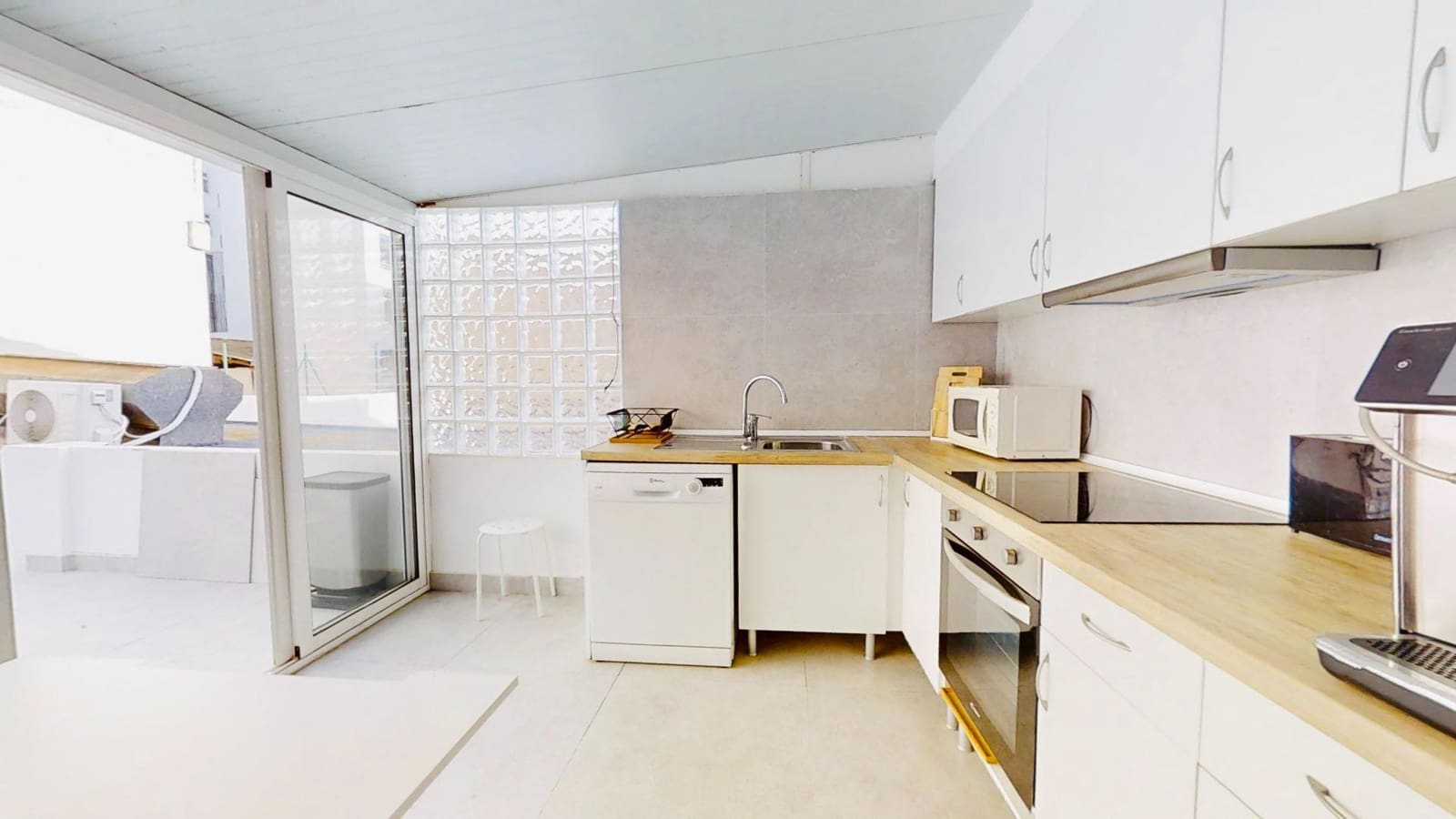 Comercial para venda em Torrevieja - 290 000 € (Ref: 9721794)