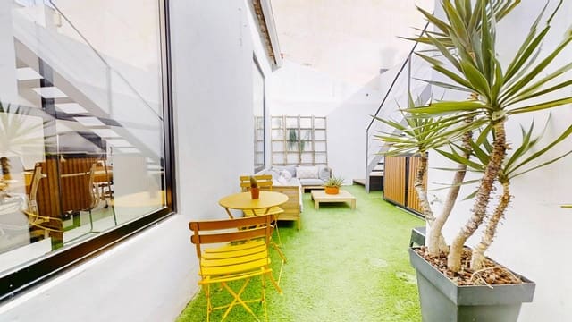 Gewerbe zu verkaufen in Puerto Deportivo, Torrevieja - 290.000 € (Ref: 9721794)