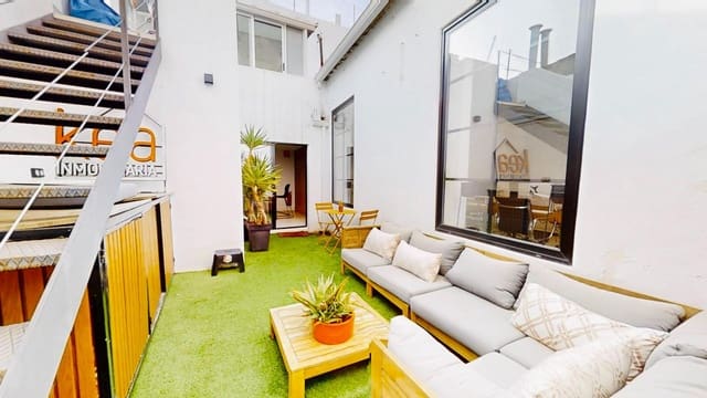 Gewerbe zu verkaufen in Puerto Deportivo, Torrevieja - 290.000 € (Ref: 9721794)