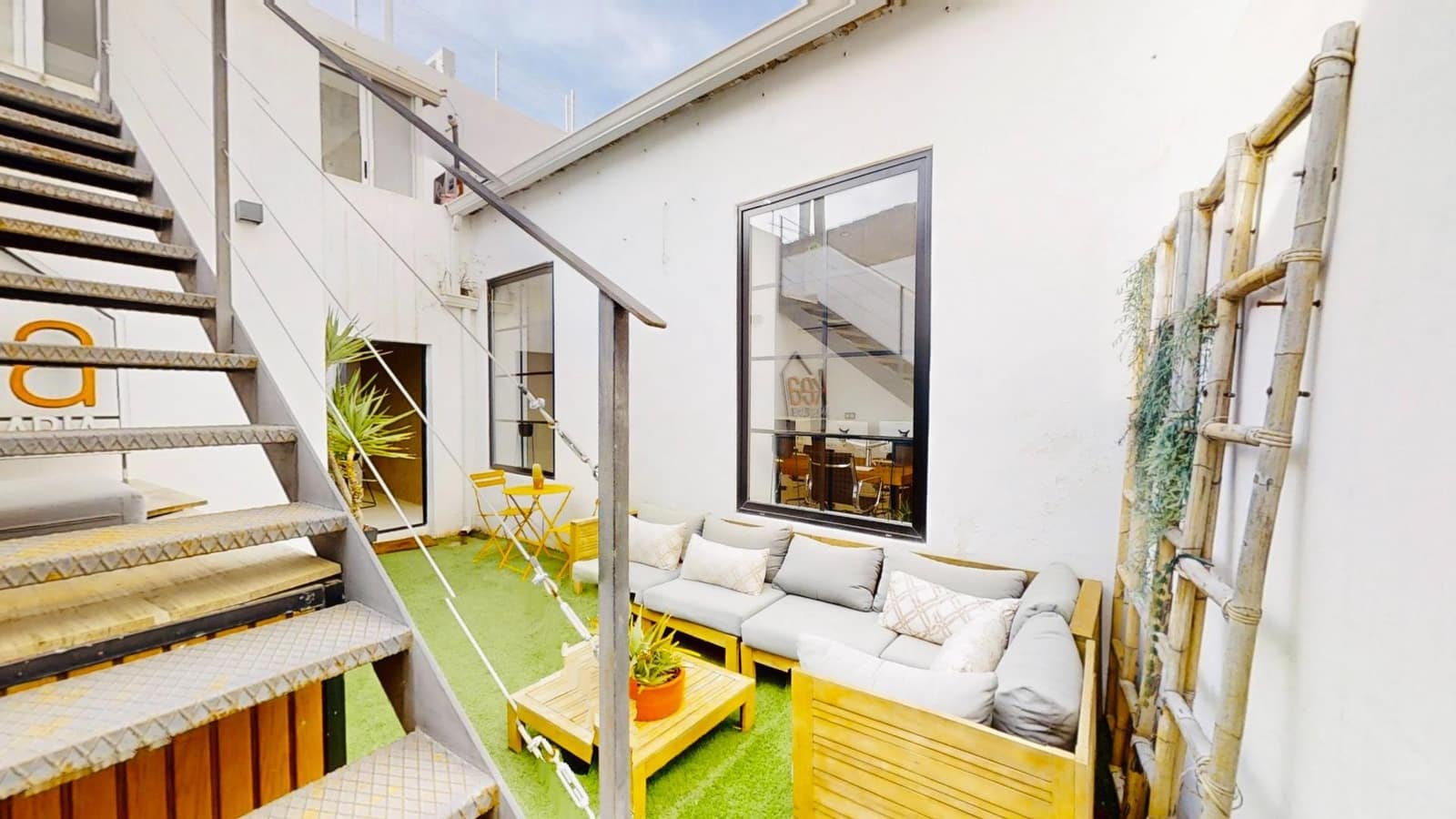 Comercial para venda em Torrevieja - 290 000 € (Ref: 9721794)