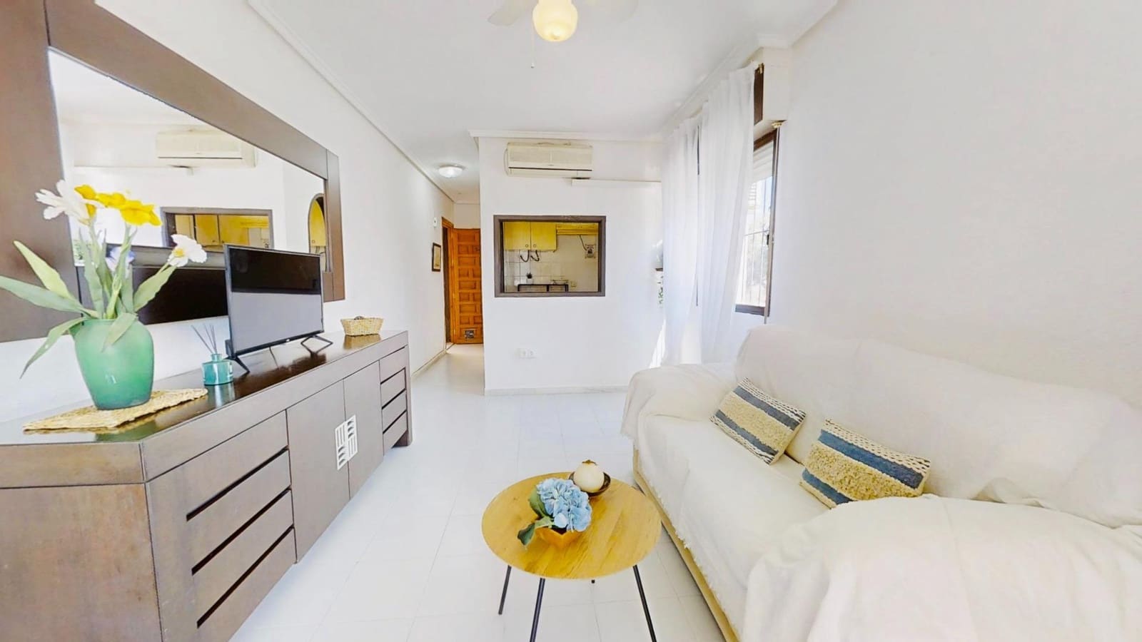 Studio for sale in Torrevieja - € 66,000 (Ref: 9851870)