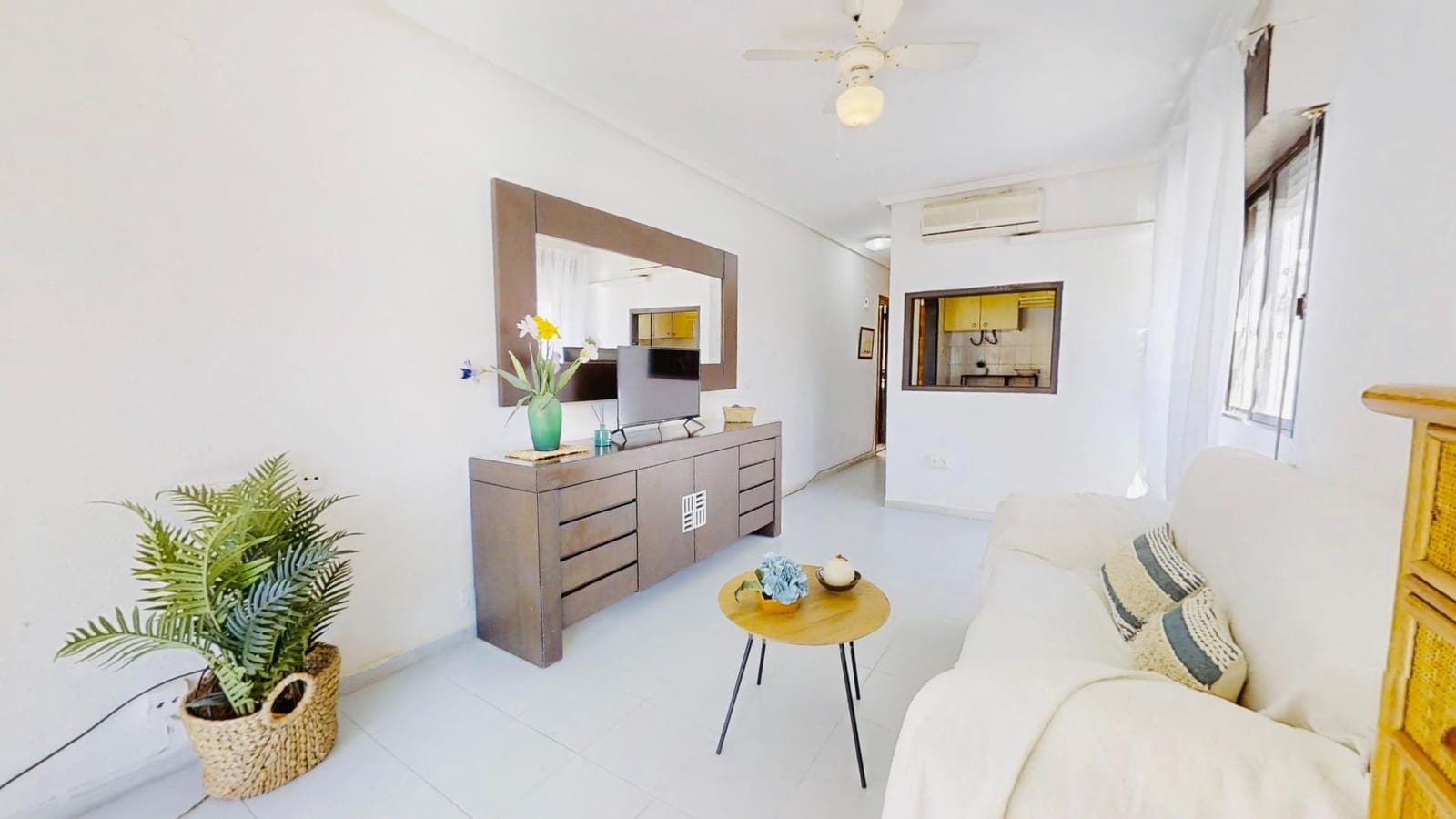 Studio for sale in Torrevieja - € 66,000 (Ref: 9851870)