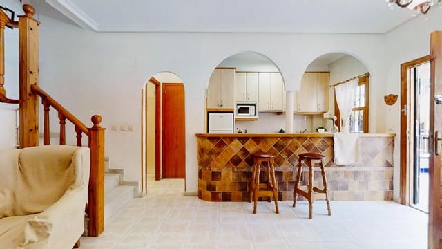 2 makuuhuone Huvila myytävänä paikassa Los Europeos, Torrevieja mukana uima-altaan - 183 900 € (Ref: 9930818)