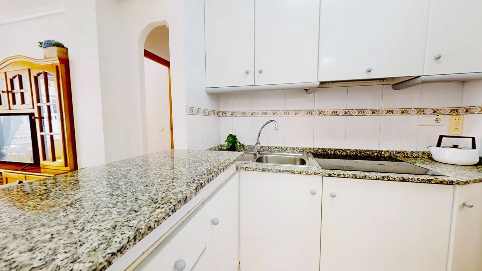 2 soveværelse Lejlighed til salg i Torrevieja med swimmingpool garage - € 138.500 (Ref: 9949887)