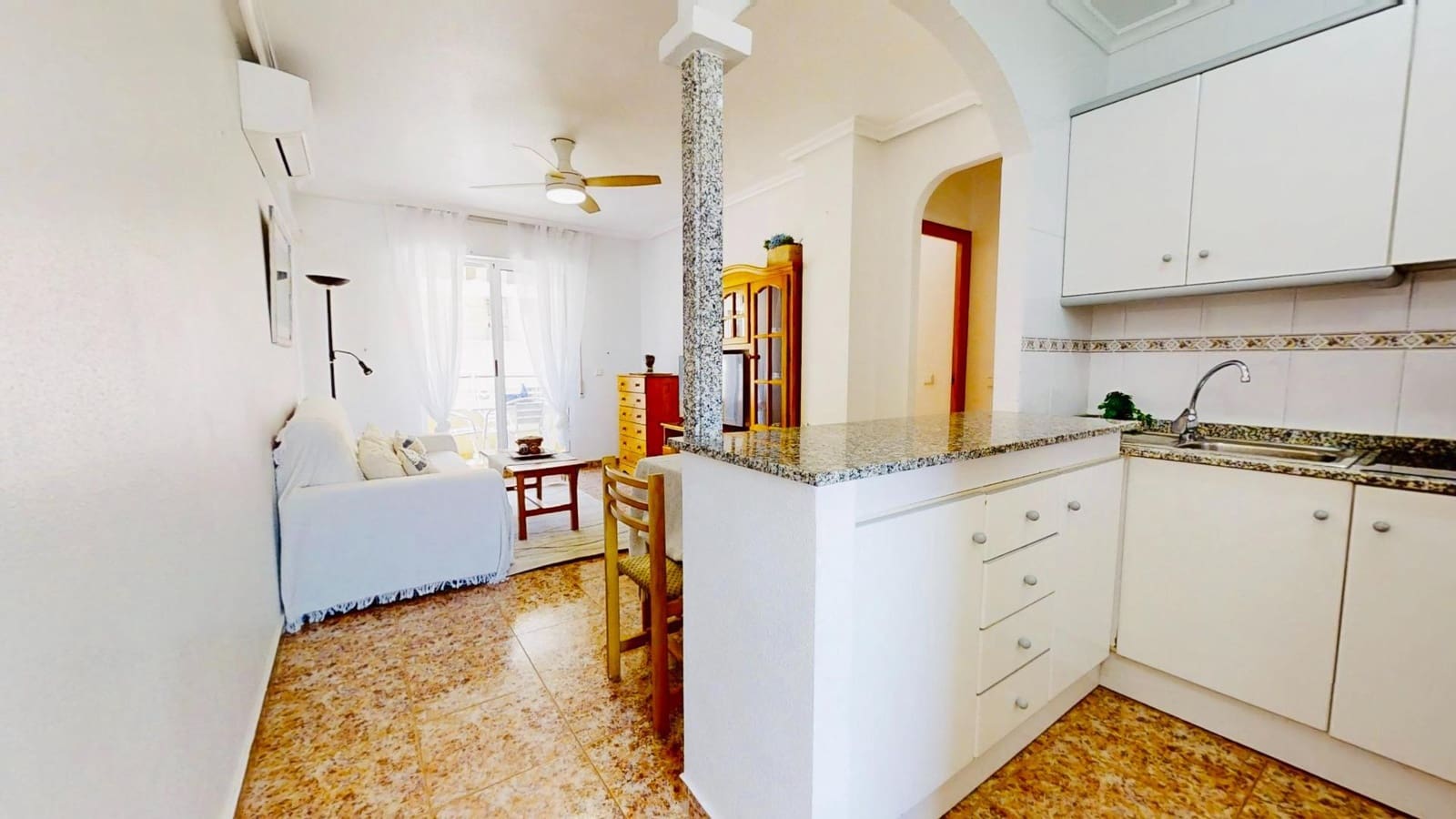 2 soveværelse Lejlighed til salg i Torrevieja med swimmingpool garage - € 138.500 (Ref: 9949887)