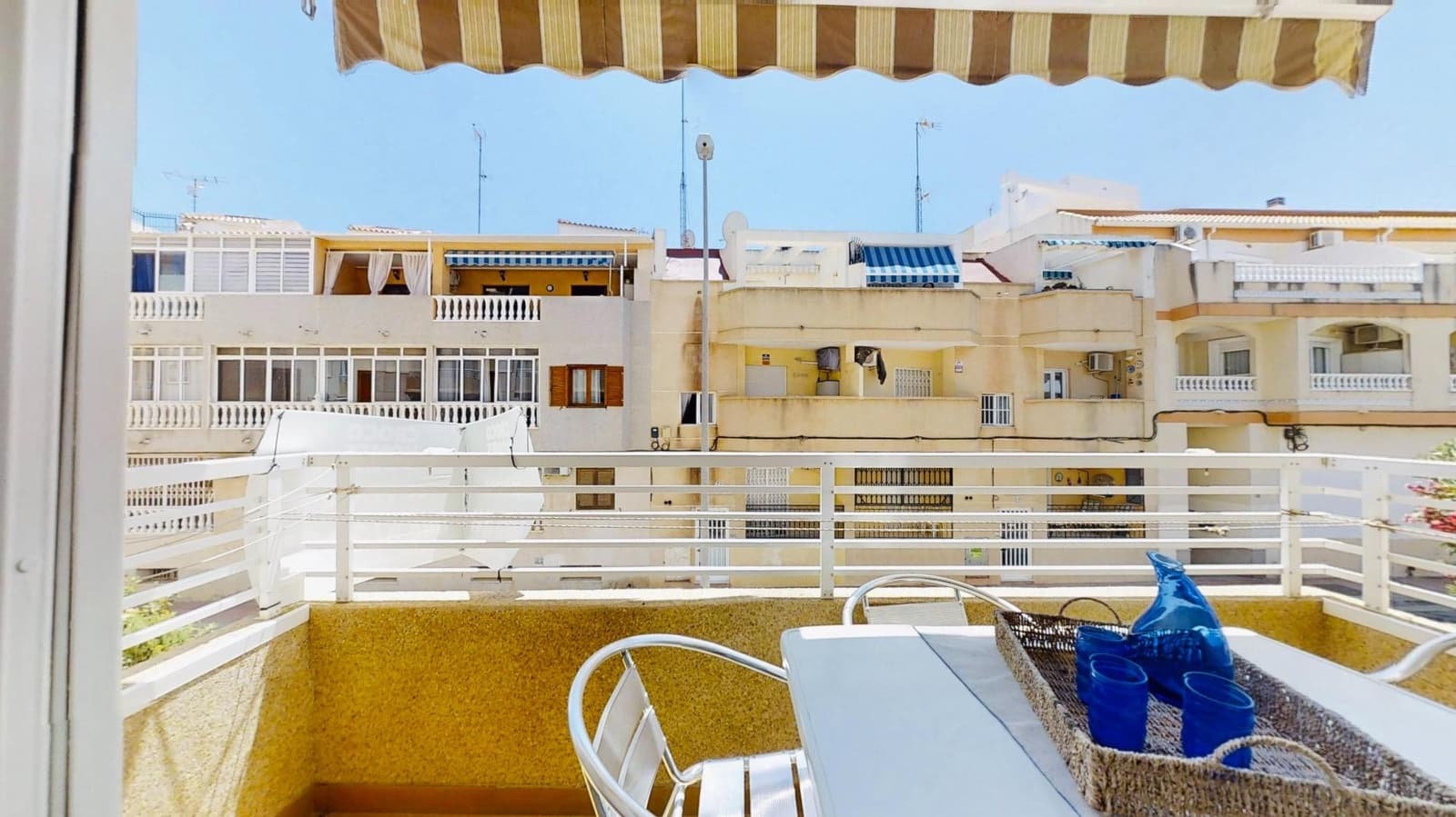 2 soveværelse Lejlighed til salg i Torrevieja med swimmingpool garage - € 138.500 (Ref: 9949887)
