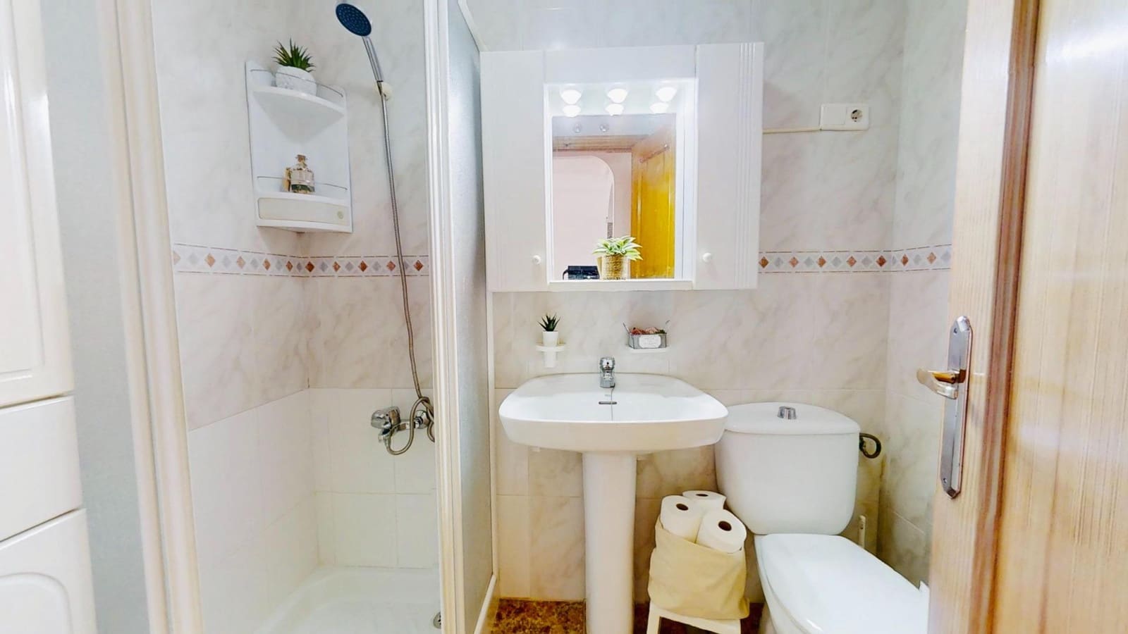 2 soveværelse Lejlighed til salg i Torrevieja med swimmingpool garage - € 138.500 (Ref: 9949887)