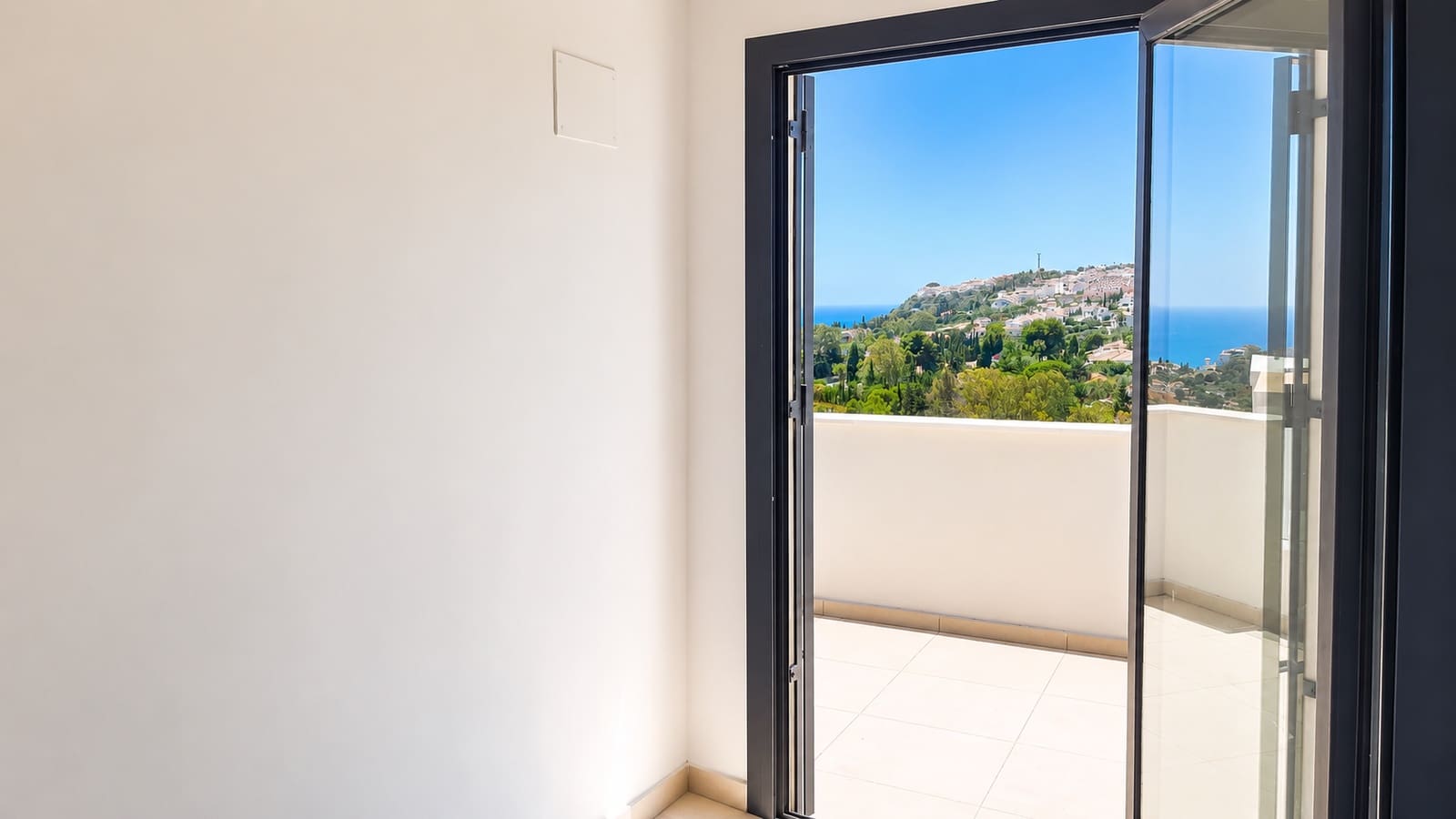 4 soveværelse Byhus til salg i Benalmadena med swimmingpool garage - € 699.000 (Ref: 8866294)