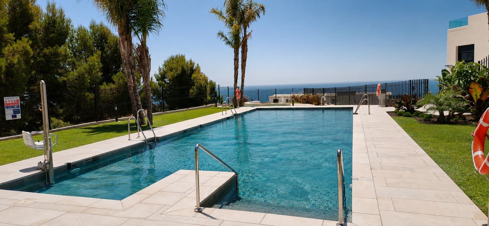 4 soveværelse Byhus til salg i Benalmadena med swimmingpool garage - € 699.000 (Ref: 8866294)