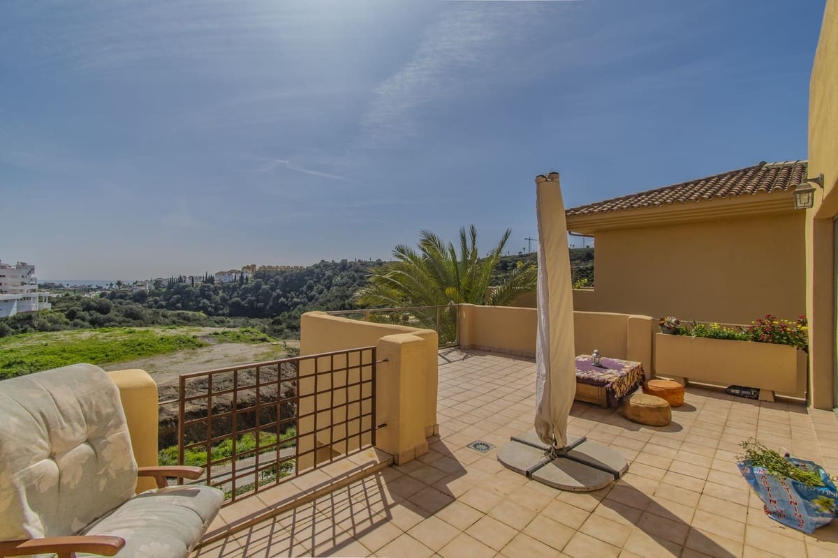 3 quarto Penthouse para venda em New Golden Mile com piscina garagem - 495 000 € (Ref: 8909901)