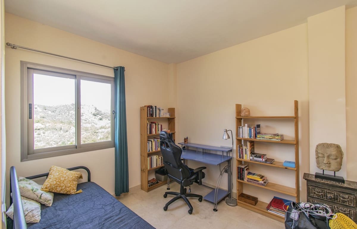 3 quarto Penthouse para venda em New Golden Mile com piscina garagem - 495 000 € (Ref: 8909901)