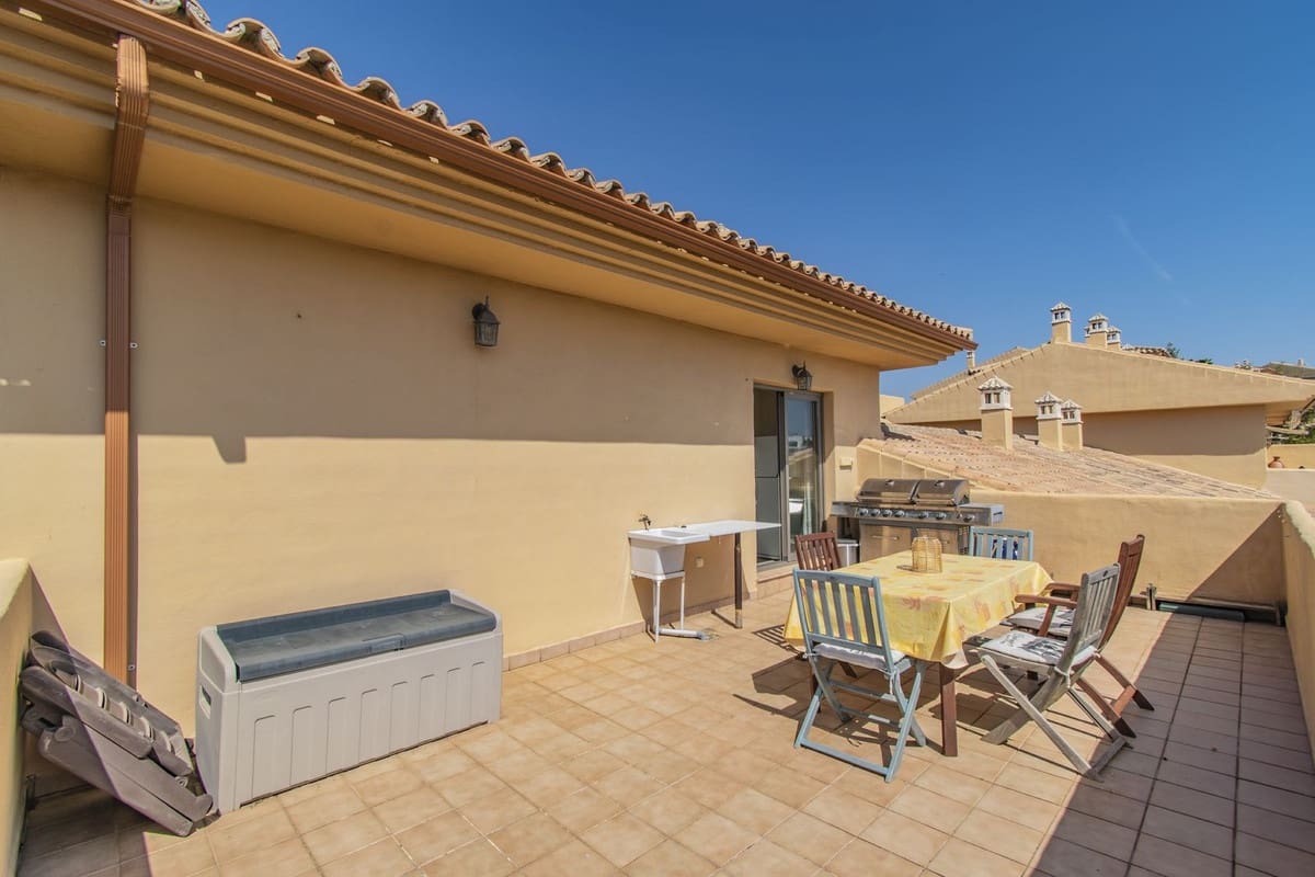 3 quarto Penthouse para venda em New Golden Mile com piscina garagem - 495 000 € (Ref: 8909901)