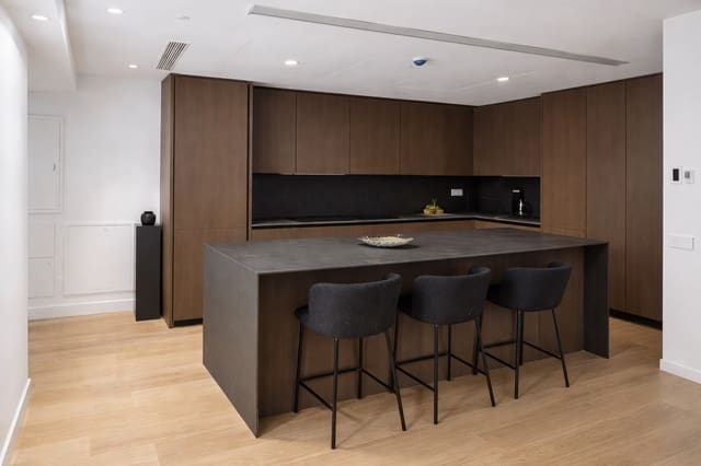 2 Zimmer Apartment zu verkaufen in Zona Puerto Deportivo, Fuengirola - 585.000 € (Ref: 9566400)