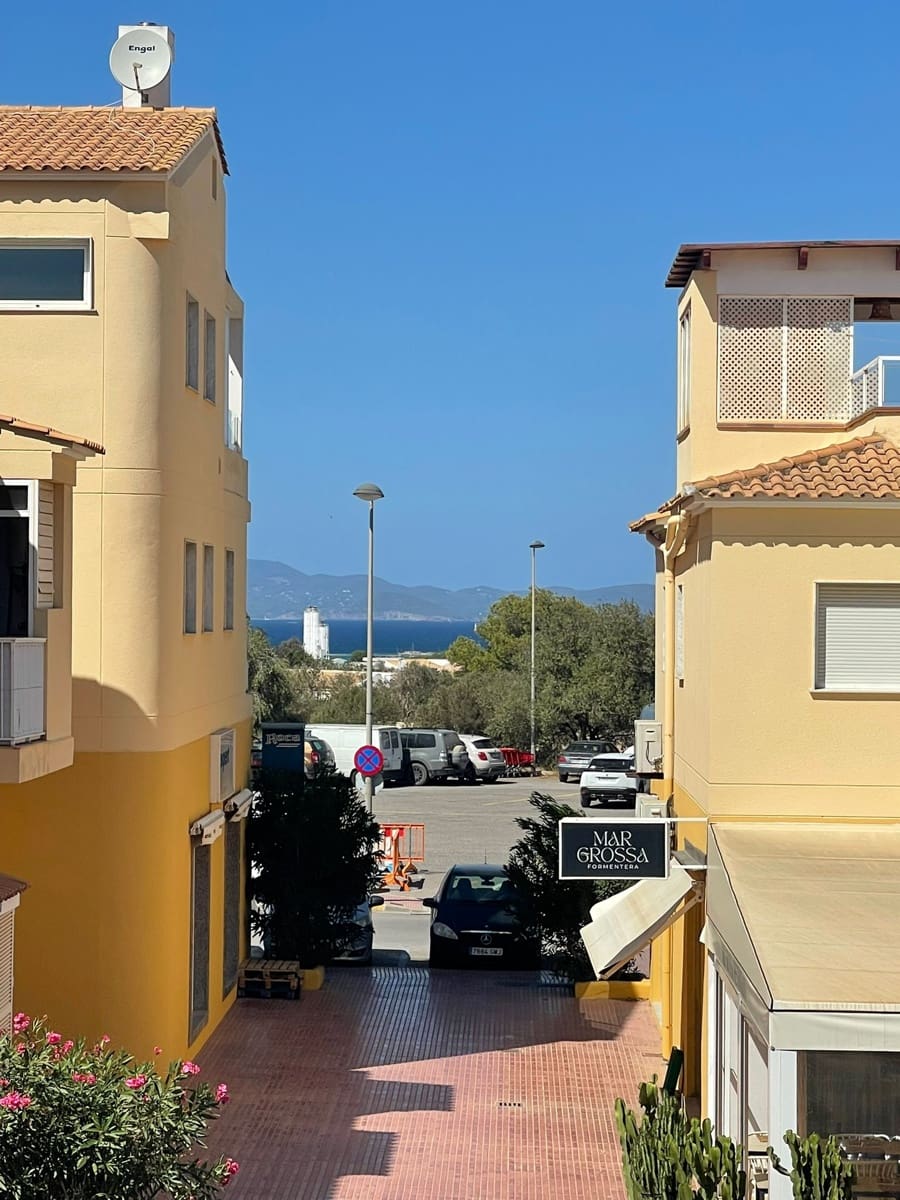 4 bedroom Apartment for sale in Formentera municipality with garage - € 1,180,000 (Ref: 9564039)