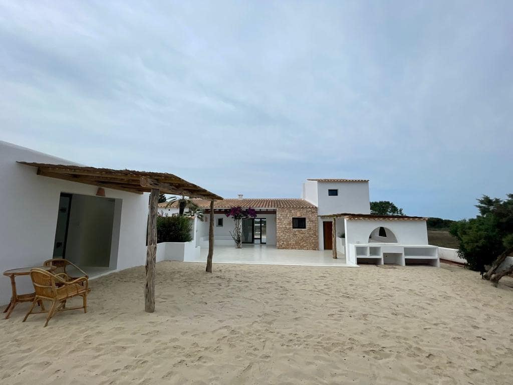 5 bedroom Villa for sale in Formentera municipality with pool garage - € 2,450,000 (Ref: 9566528)