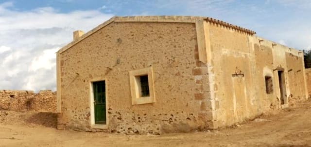 2 soveværelse Finca/Landehus til salg i Formentera kommune med garage - € 1.600.000 (Ref: 9566701)