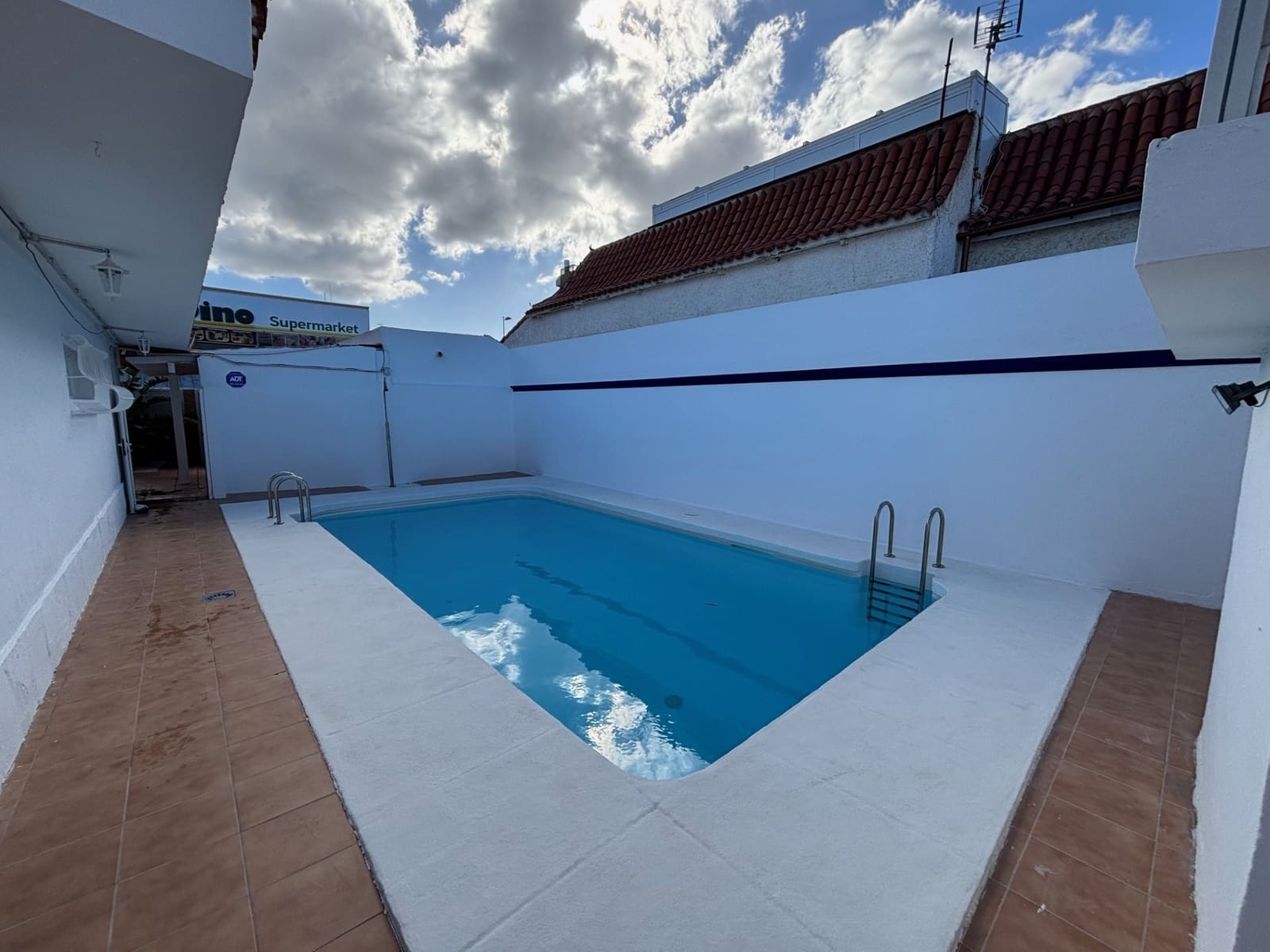 2 makuuhuone Bungalow vuokrattavana paikassa San Bartolome de Tirajana mukana uima-altaan 
autotalli - 2 350 € (Ref: 10043581)