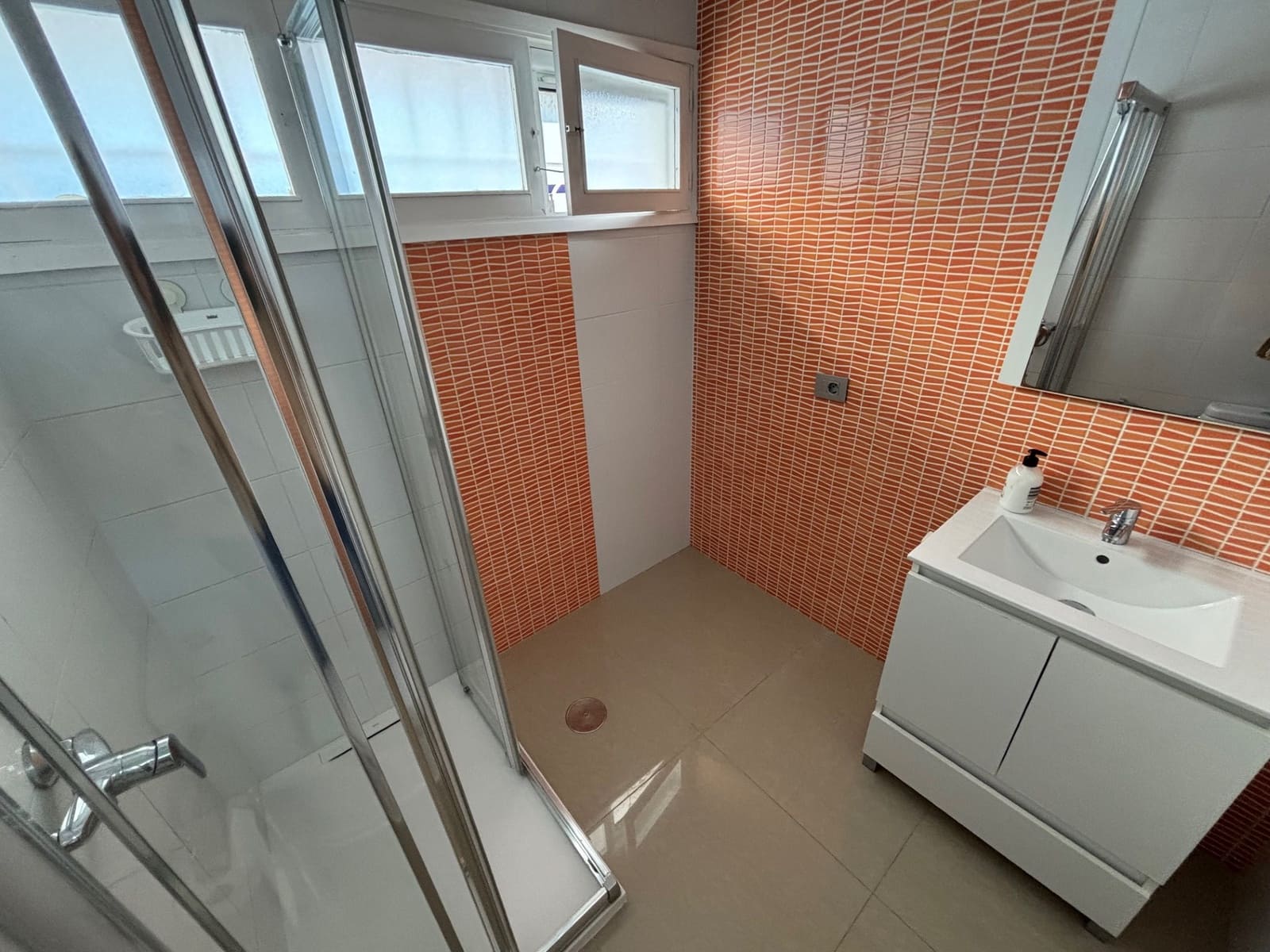 2 makuuhuone Bungalow vuokrattavana paikassa San Bartolome de Tirajana mukana uima-altaan 
autotalli - 2 350 € (Ref: 10043581)