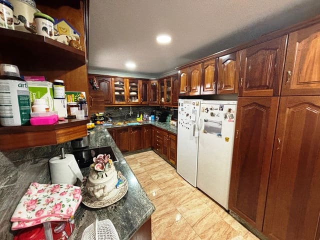 5 bedroom Townhouse for sale in San Bartolomé de Tirajana with garage - € 750,000 (Ref: 8757032)