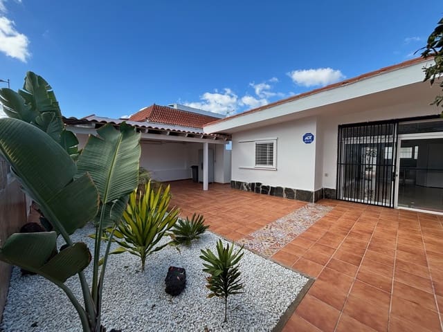 3 makuuhuone Bungalow vuokrattavana paikassa San Bartolomé de Tirajana mukana uima-altaan 
autotalli - 2 350 € (Ref: 9445442)