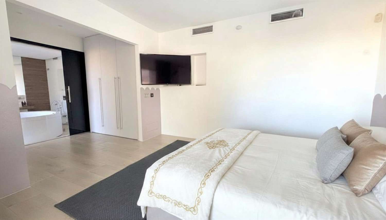 5 makuuhuone Omakotitalo myytävänä paikassa Marbella mukana uima-altaan - 3 850 000 € (Ref: 10045514)