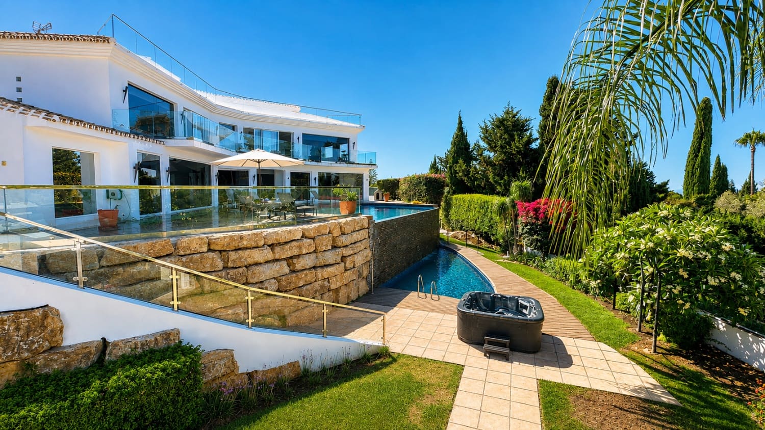 5 makuuhuone Omakotitalo myytävänä paikassa Marbella mukana uima-altaan - 3 850 000 € (Ref: 10045514)