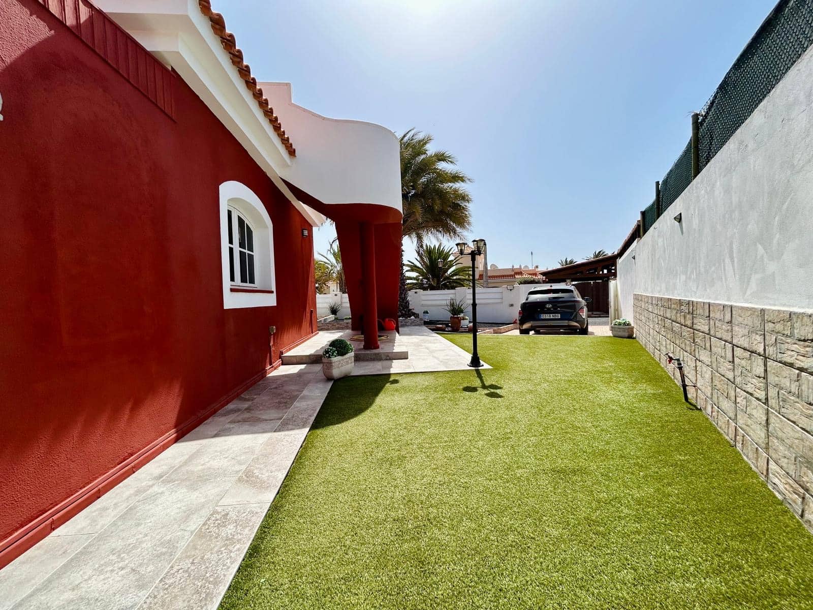 4 bedroom Villa for sale in Caleta de Fuste with pool garage - € 570,000 (Ref: 9700383)