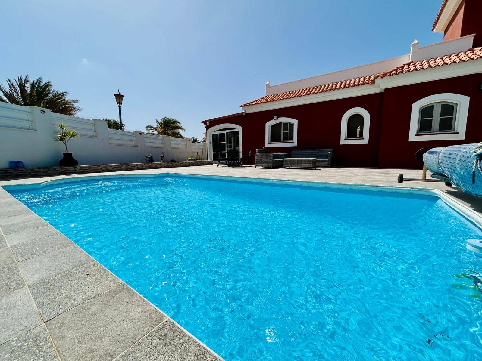 4 bedroom Villa for sale in Caleta de Fuste with pool garage - € 570,000 (Ref: 9700383)