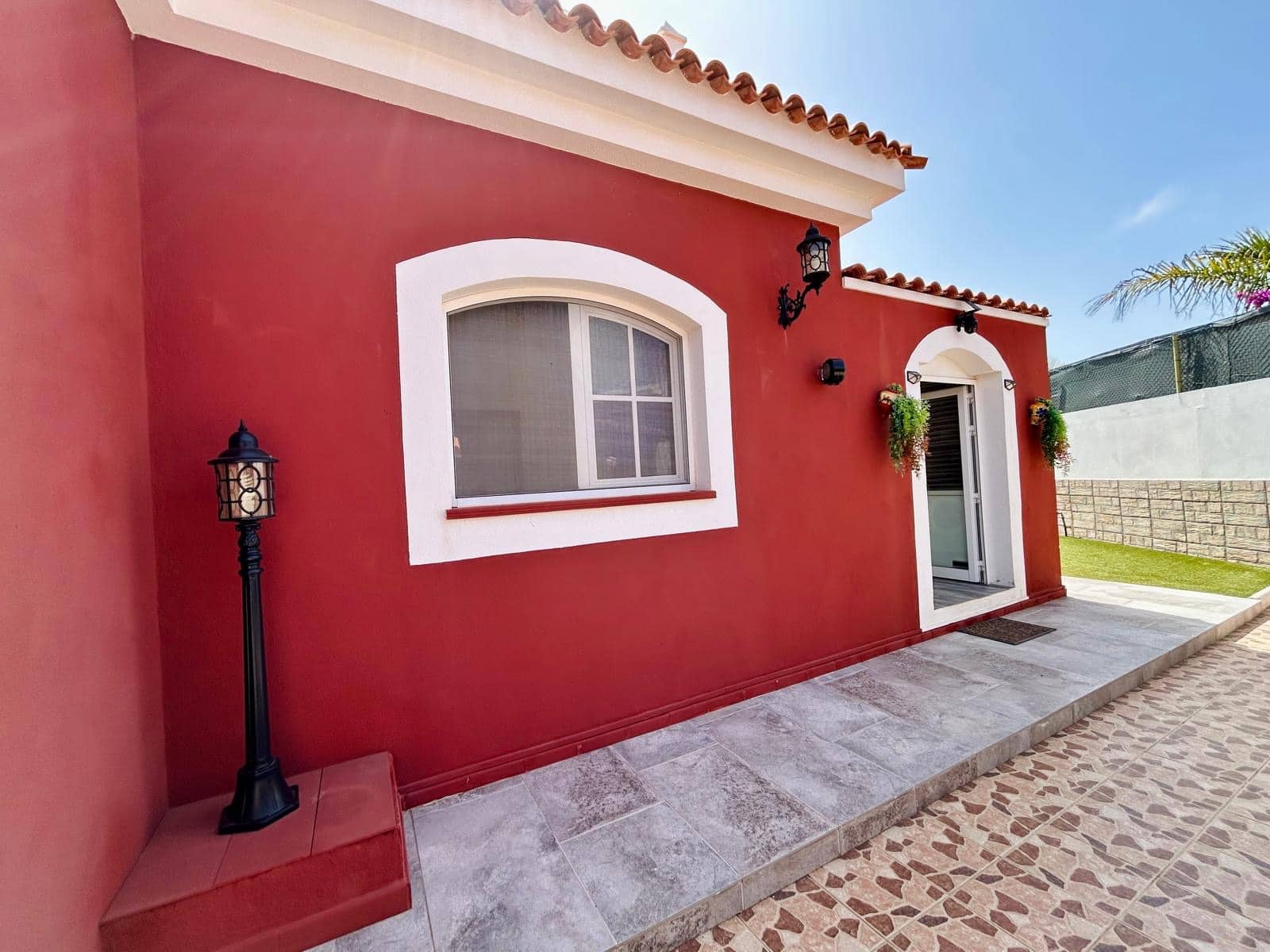 4 bedroom Villa for sale in Caleta de Fuste with pool garage - € 570,000 (Ref: 9700383)